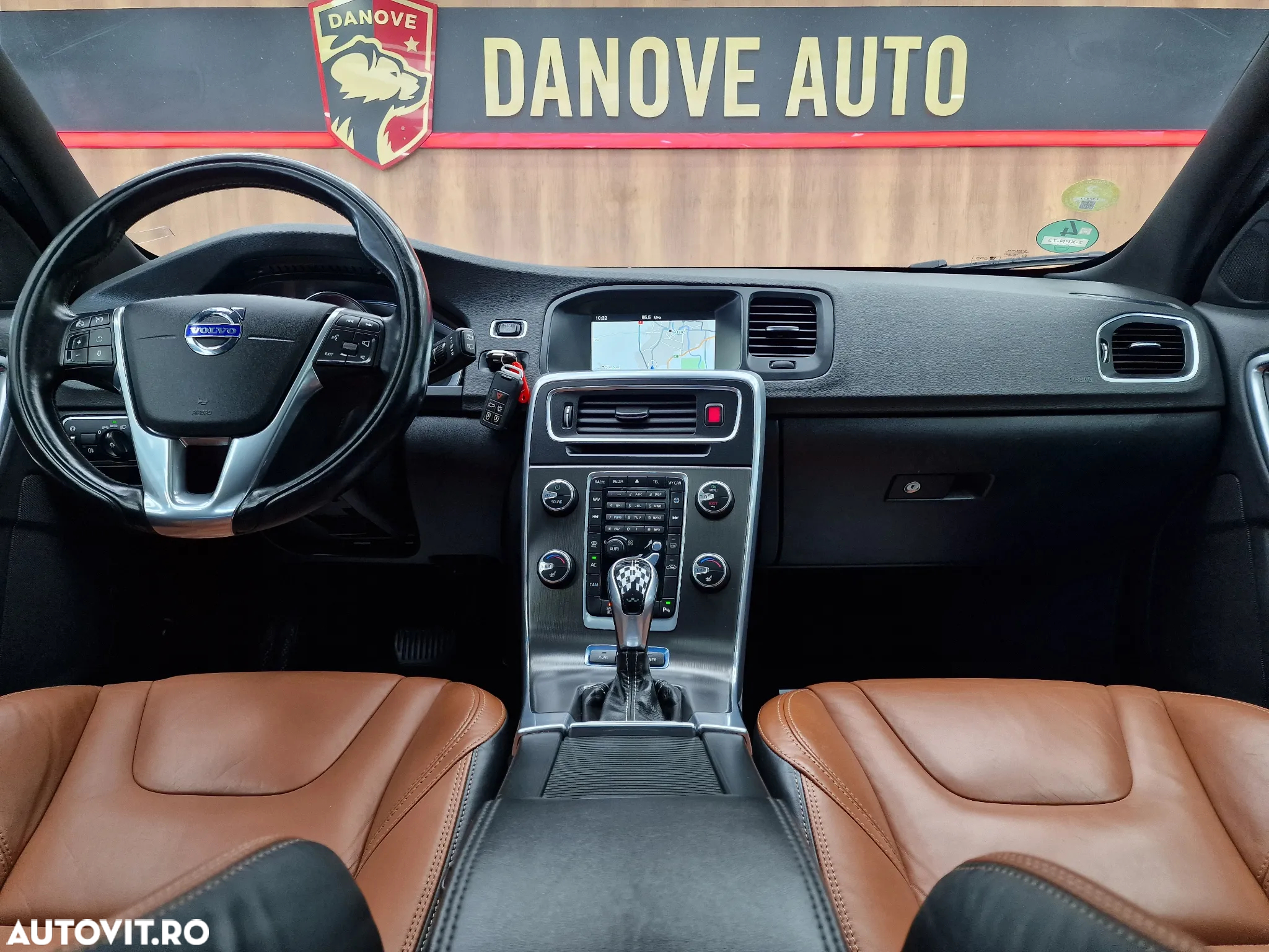 Volvo V60 D6 Plug-In-Hybrid AWD Geartronic Momentum - 19