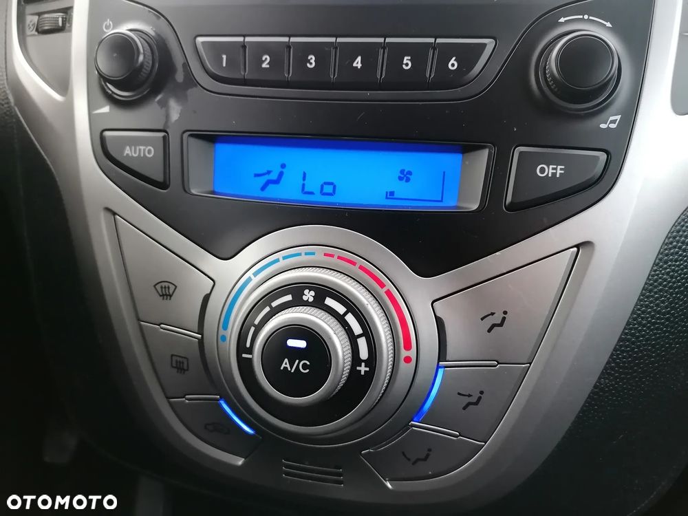 Hyundai ix20 1.4 Premium - 19