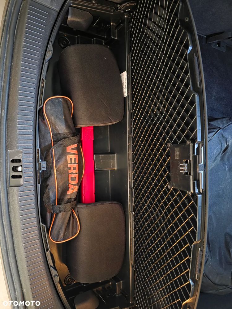 Volkswagen Touran 2.0 TDI DPF Comfortline - 21