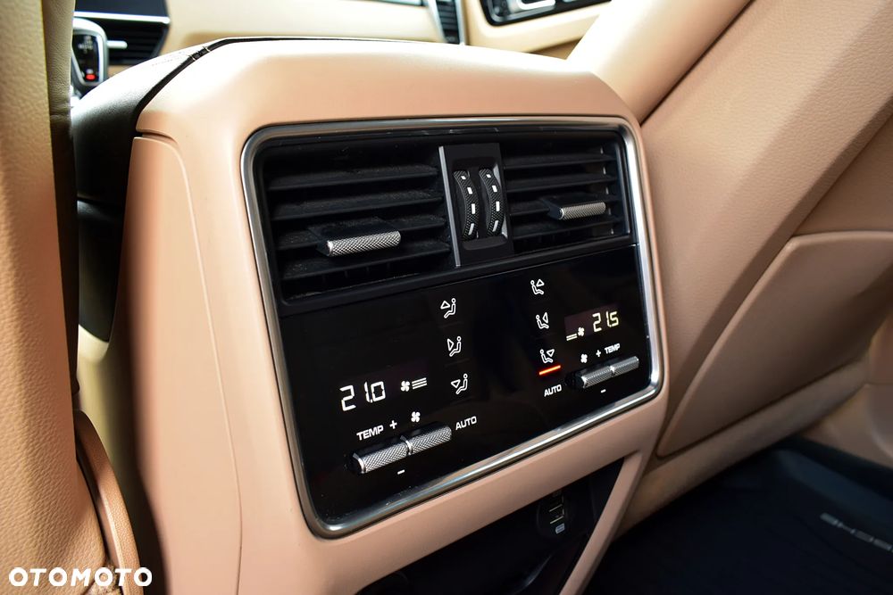 Porsche Cayenne S - 22