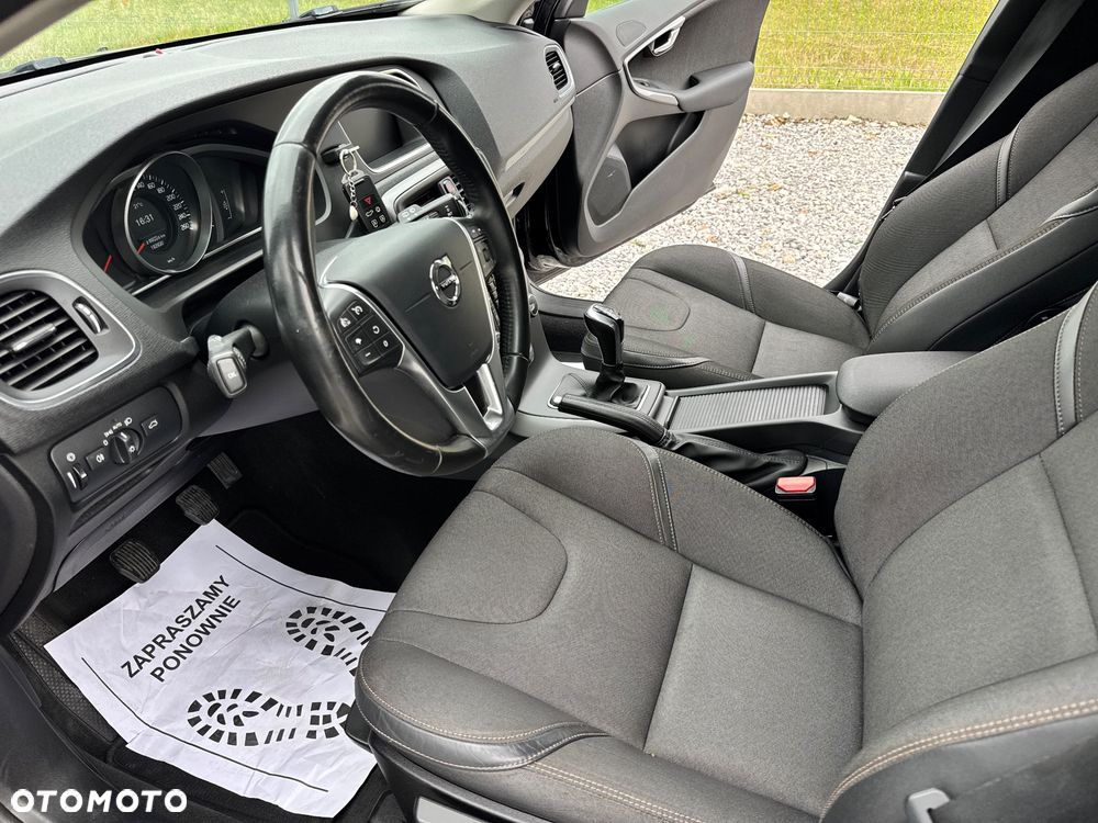 Volvo V40 D2 Momentum - 26