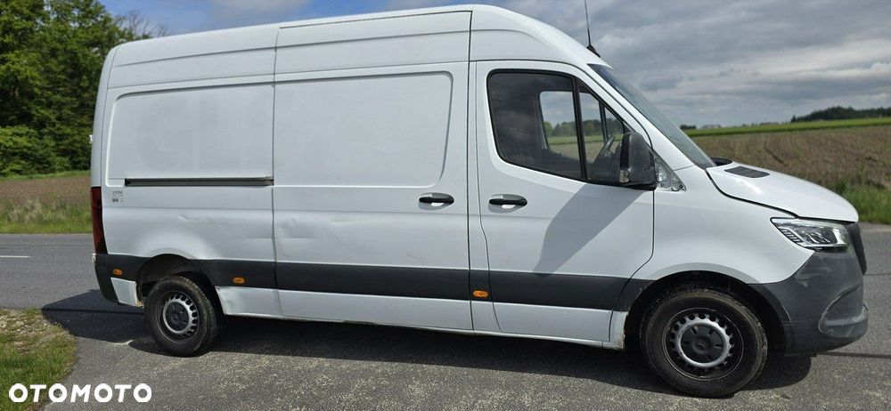 Mercedes-Benz Sprinter - 2