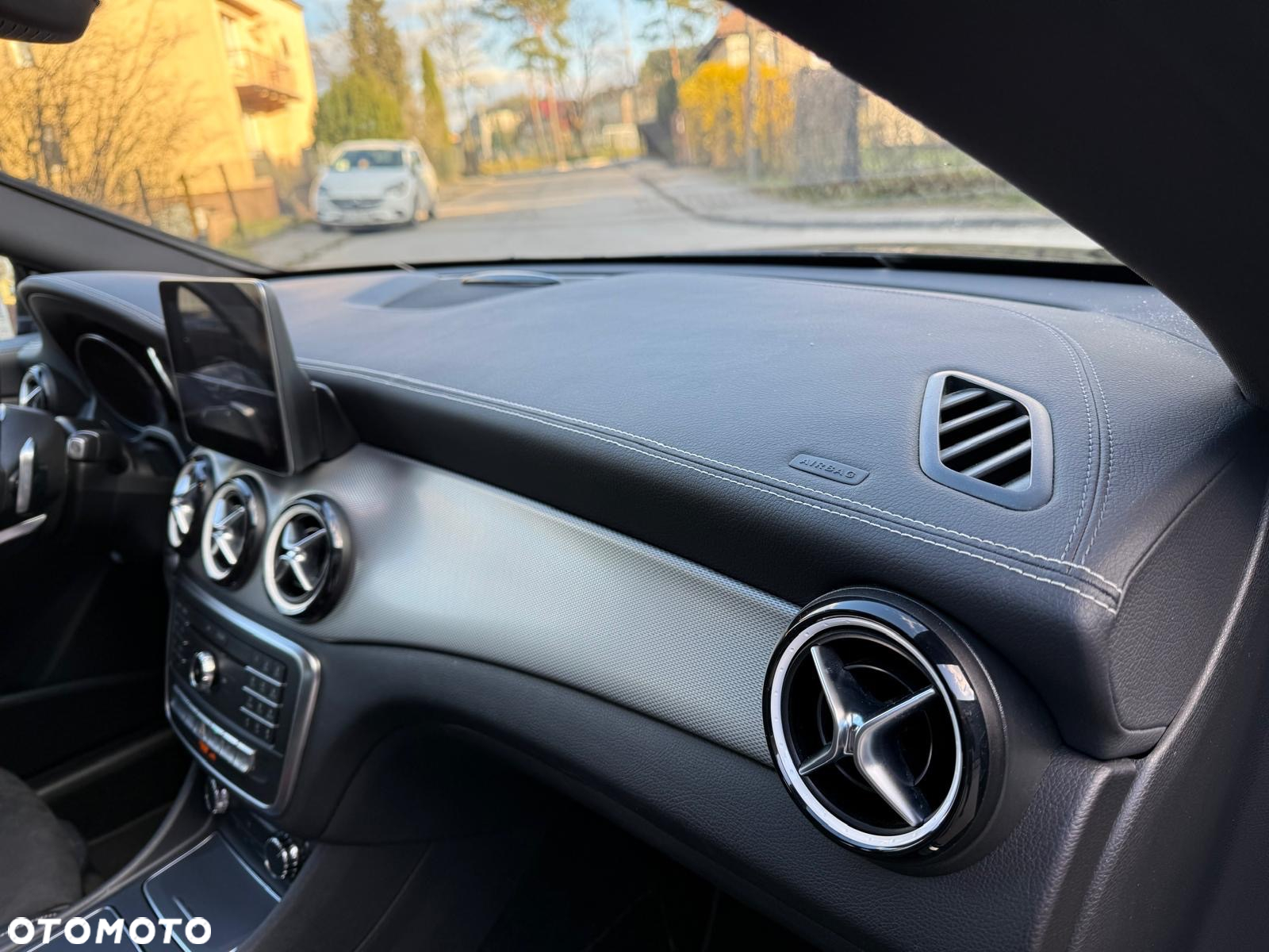 Mercedes-Benz CLA Shooting Brake 180 7G-DCT AMG Line - 11