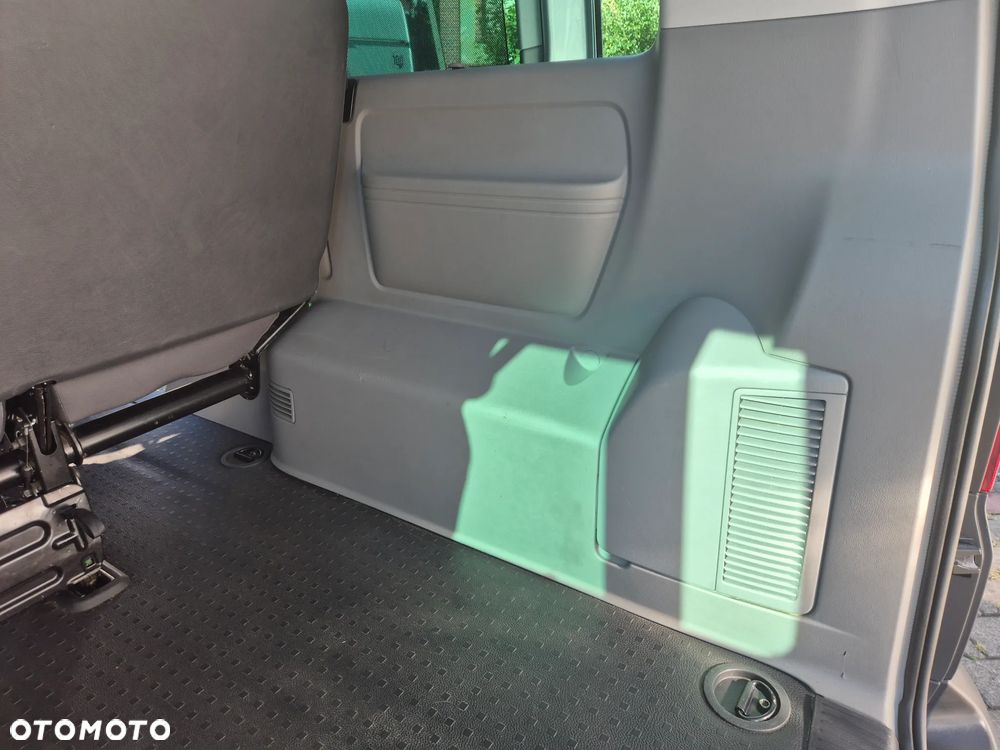 Volkswagen Caravelle - 28