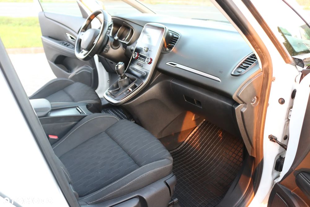 Renault Grand Scenic - 21