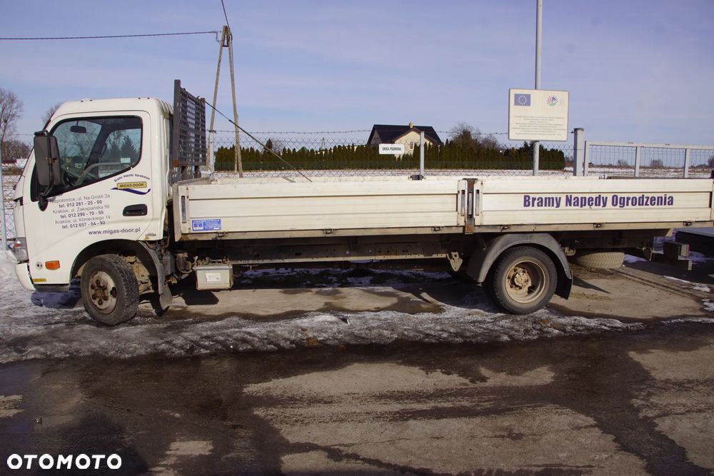 Auto na części - Toyota Dyna U300 VII 3.0 D-4D 109 KM 1KD-FTV 2007R Silnik Skrzynia Drzwi Maska Zderzak Lampa Lusterko Klamka Szyba Kabina Zabudowa Sterownik Moduł Czujnik Licznik Panel Kierownica - 3