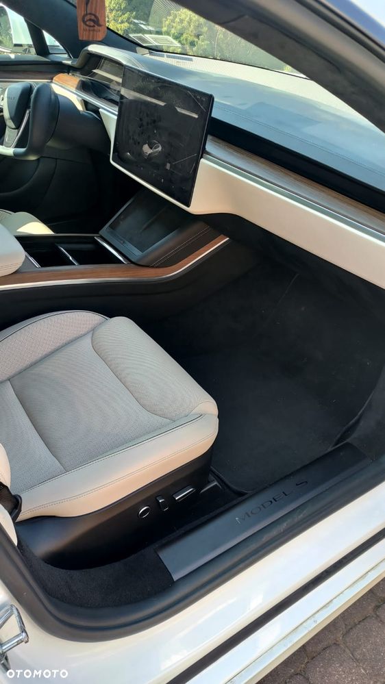 Tesla Model S - 6