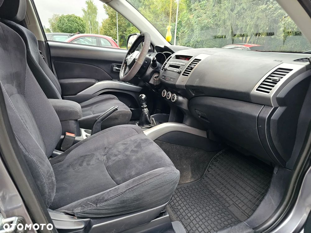 Mitsubishi Outlander 2.0 DID Intense - 24
