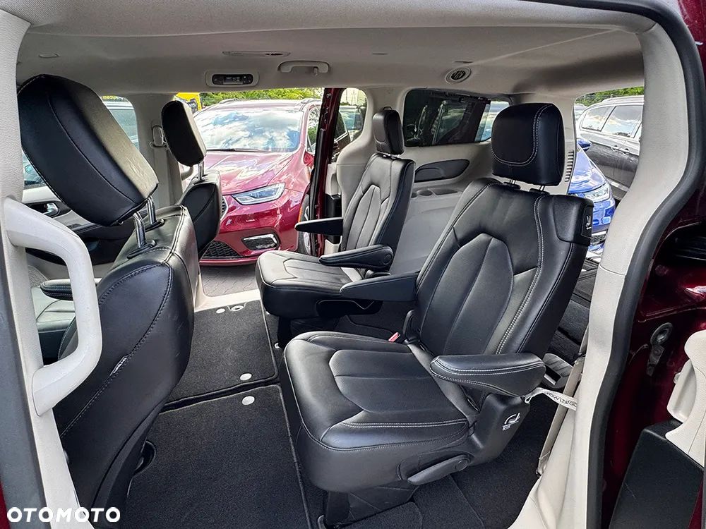 Chrysler Pacifica - 22