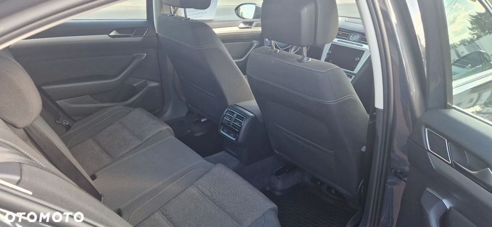 Volkswagen Passat 2.0 TDI SCR Comfortline DSG - 10