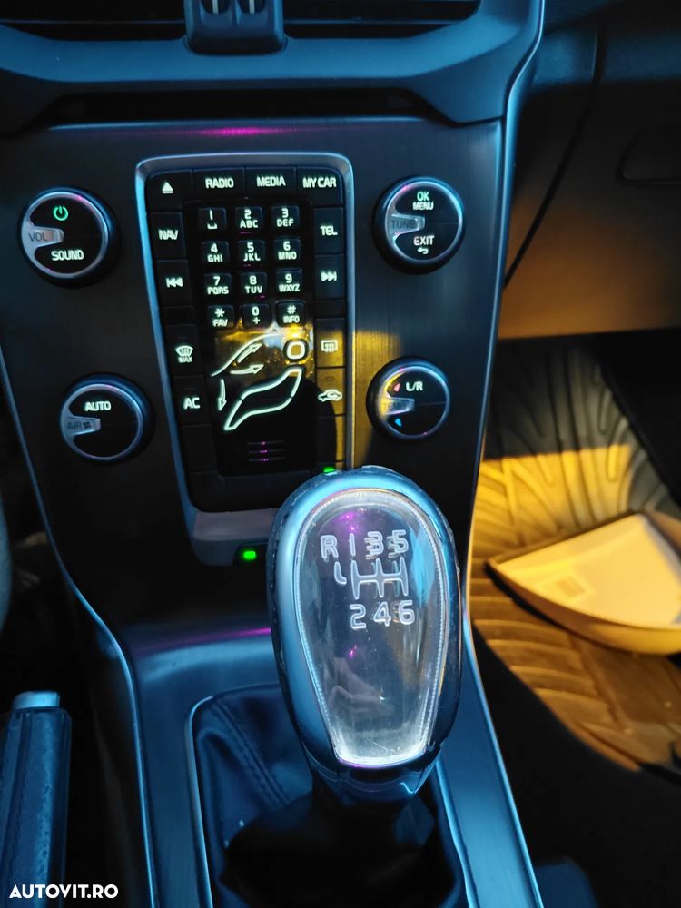 Volvo V40 D2 94g Kinetic - 10