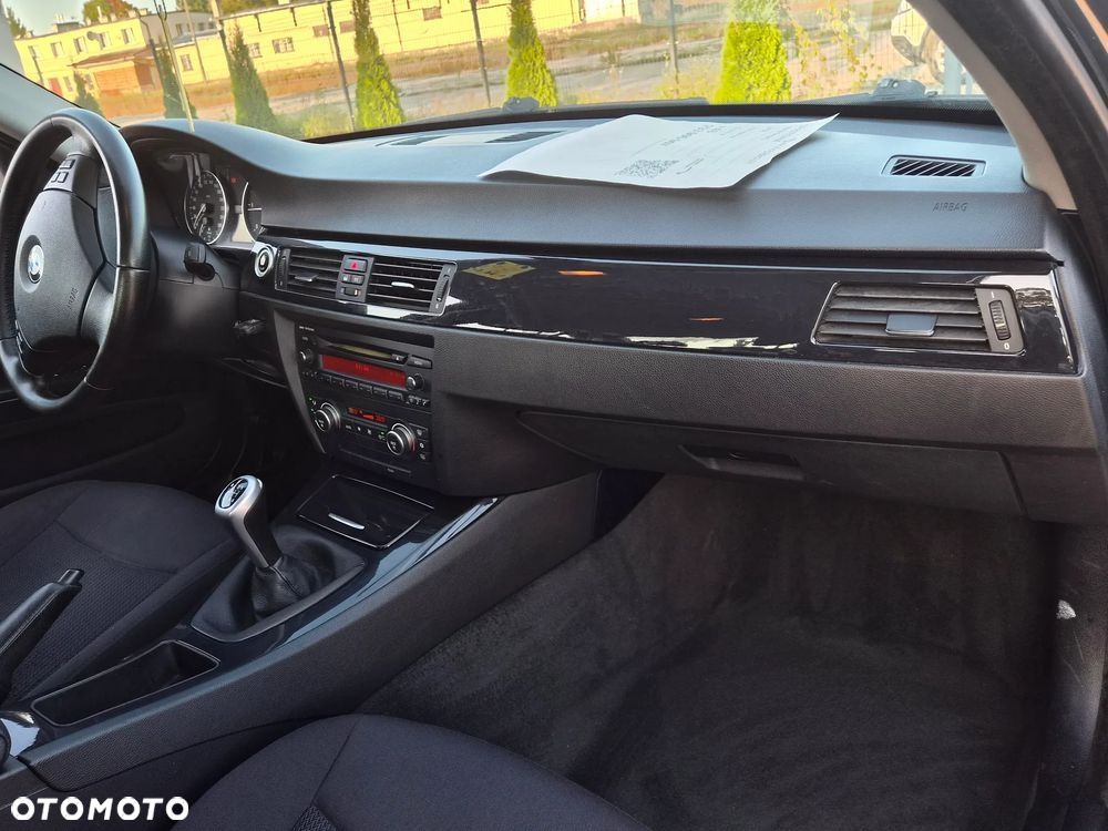 BMW Seria 3 318d DPF - 11