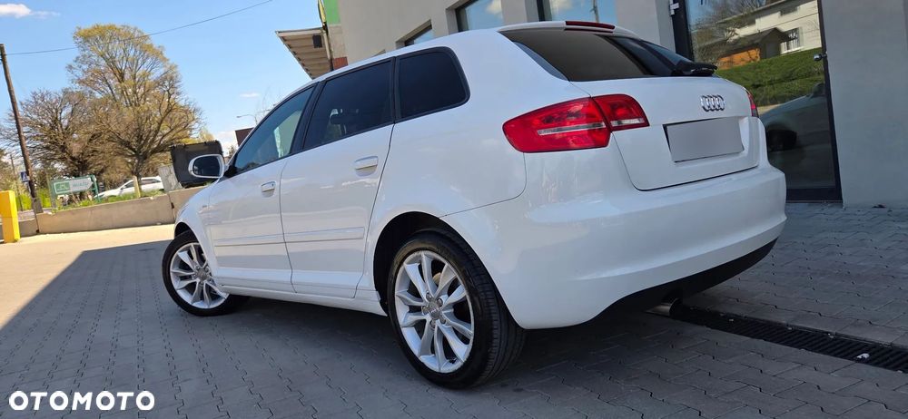 Audi A3 Sportback 1.6 TDI DPF S line Sportpaket - 22