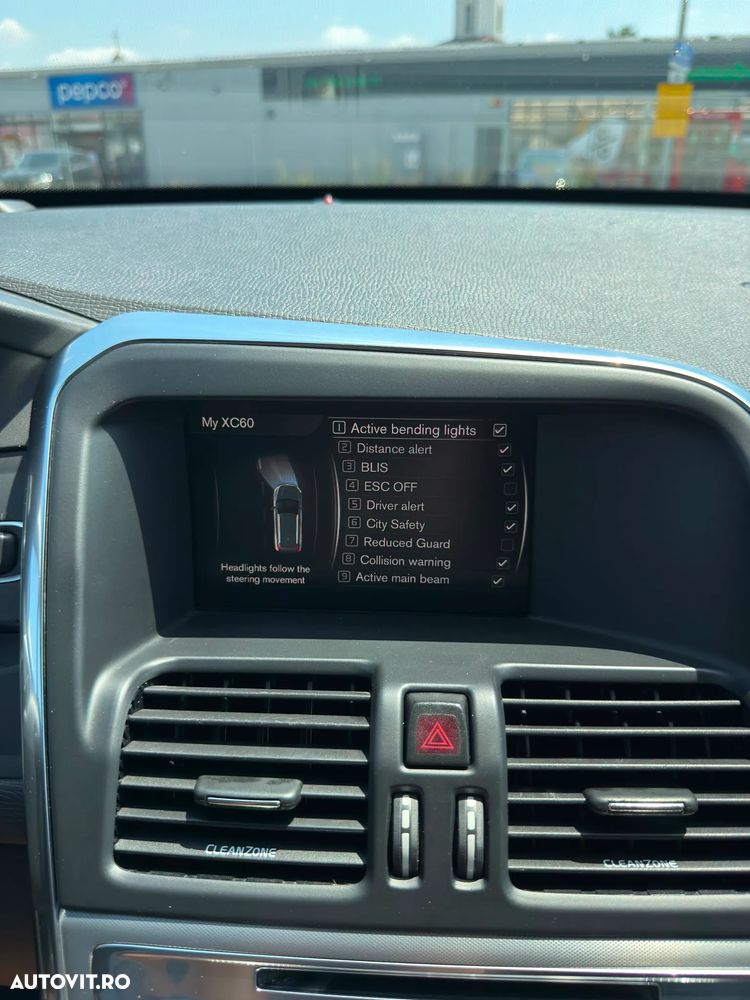 VOLVO XC60 2017 — imagine 17