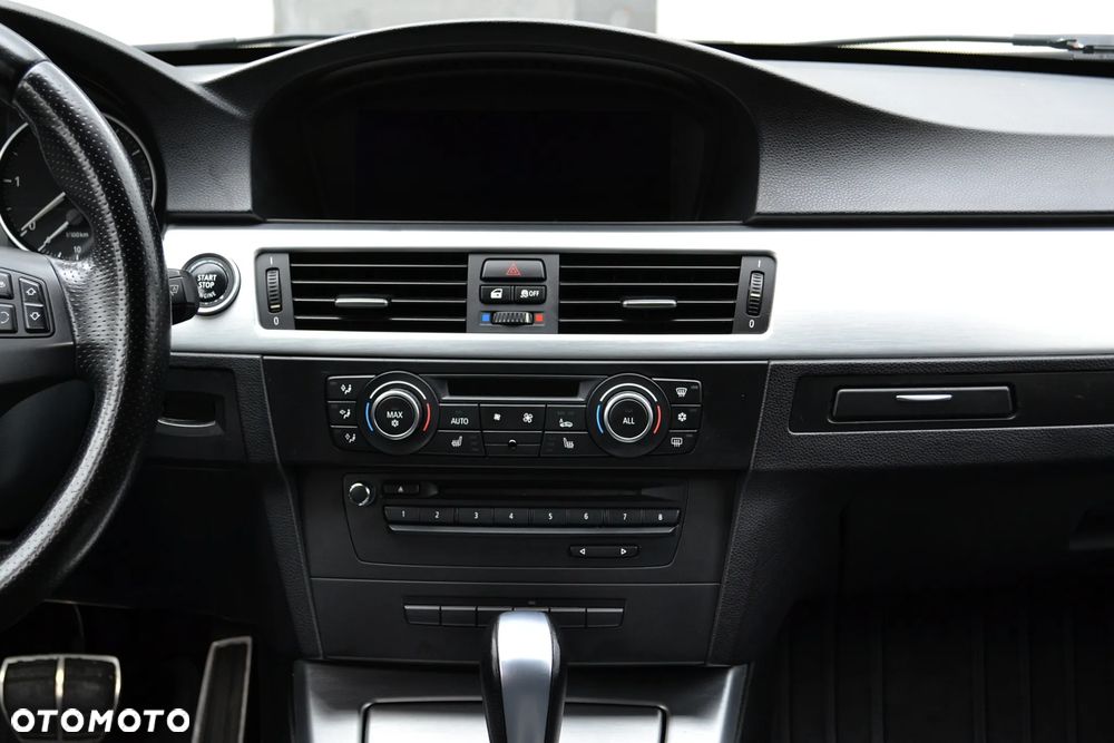 BMW Seria 3 320d xDrive DPF Edition Sport - 14