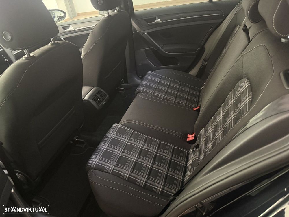 VW Golf 2.0 TDI GTD - 12