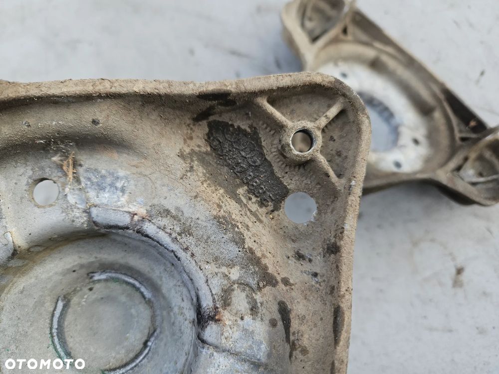 Mocowanie górne amortyzatora VW Passat B5 8D0412383E - 2