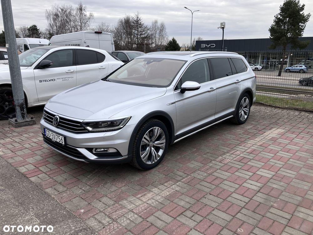 Volkswagen Passat - 1
