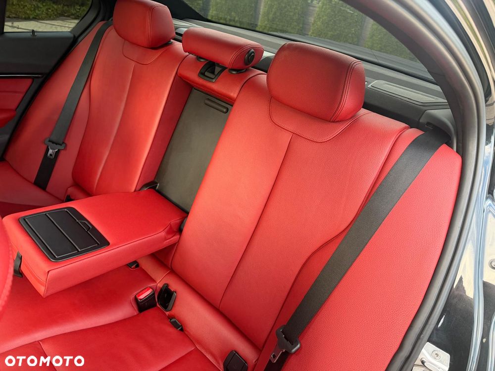BMW Seria 3 340i xDrive Edition M Sport Shadow - 13