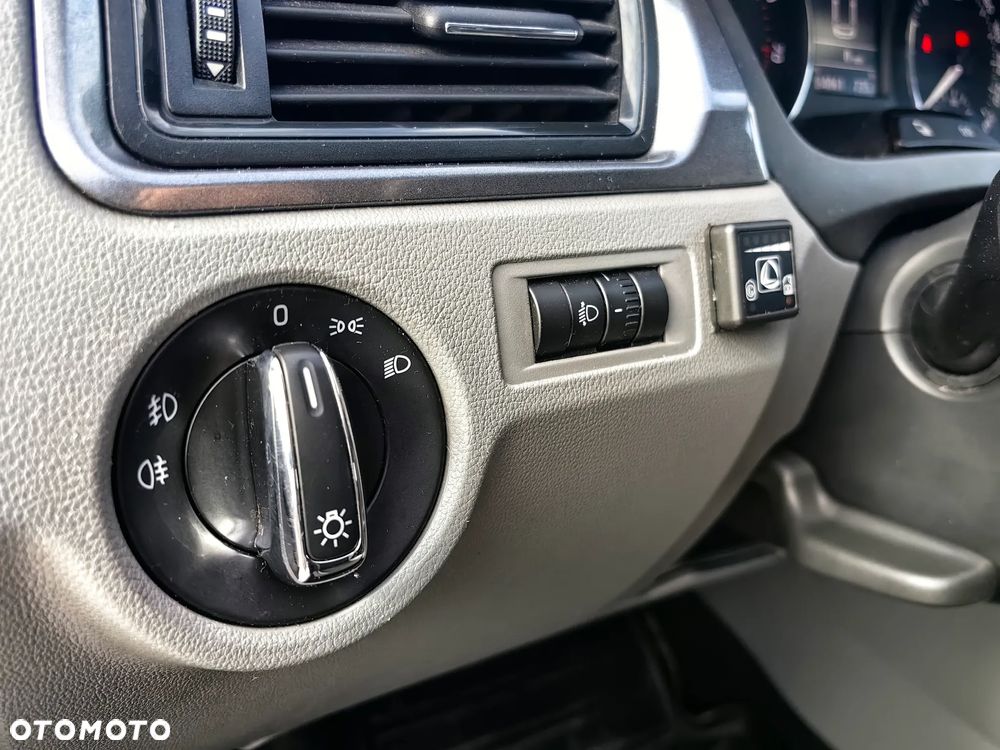 Skoda RAPID Spb 1.2 TSI Style Plus - 20