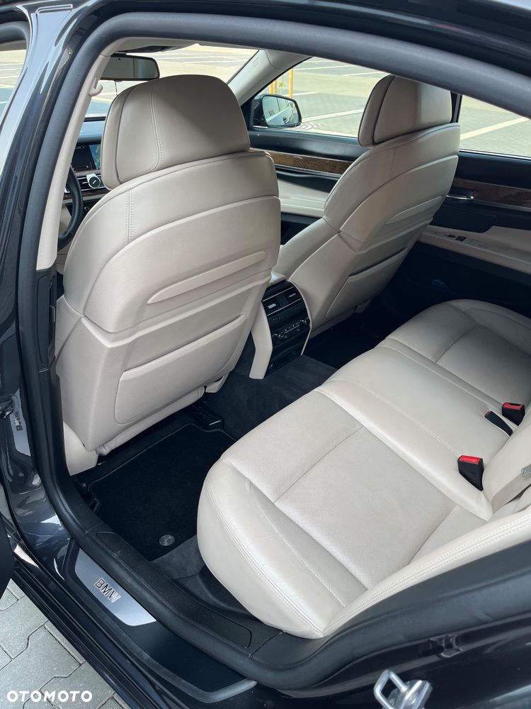 BMW Seria 7 740d - 8