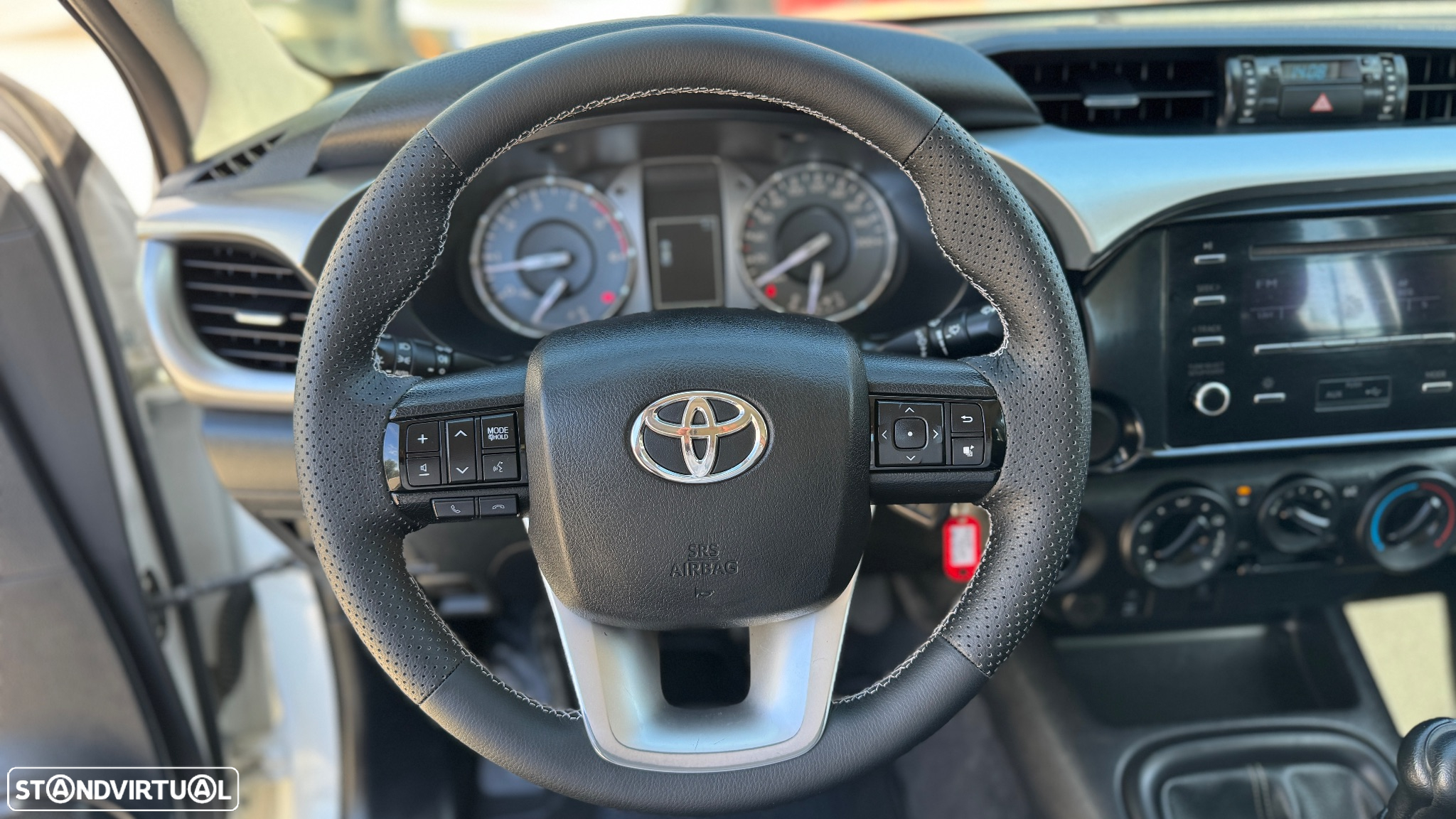Toyota Hilux 2.4 D-4D 4WD CD CM - 19