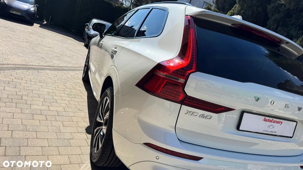 Volvo XC 60 B4 D AWD Plus Dark - 11