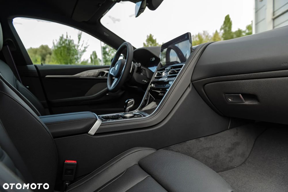 BMW Seria 8 - 18