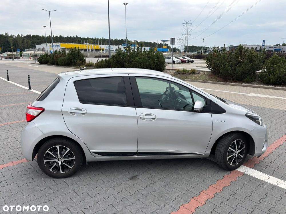 Toyota Yaris Hybrid 100 Active EU6 - 13