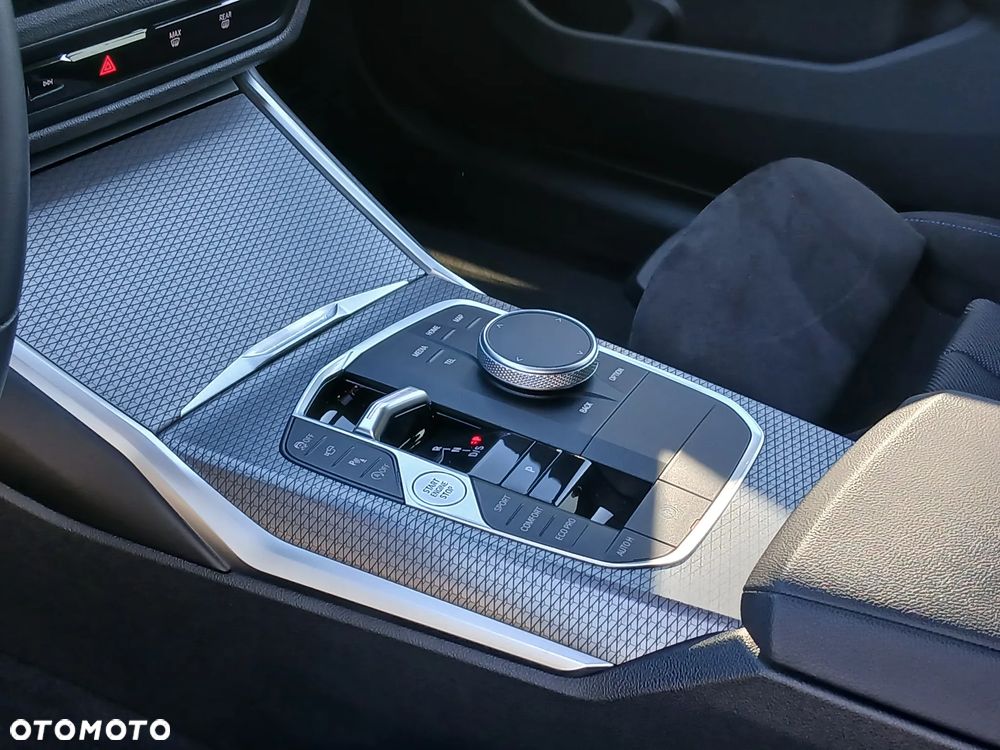 BMW Seria 3 320i M Sport Edition sport - 18