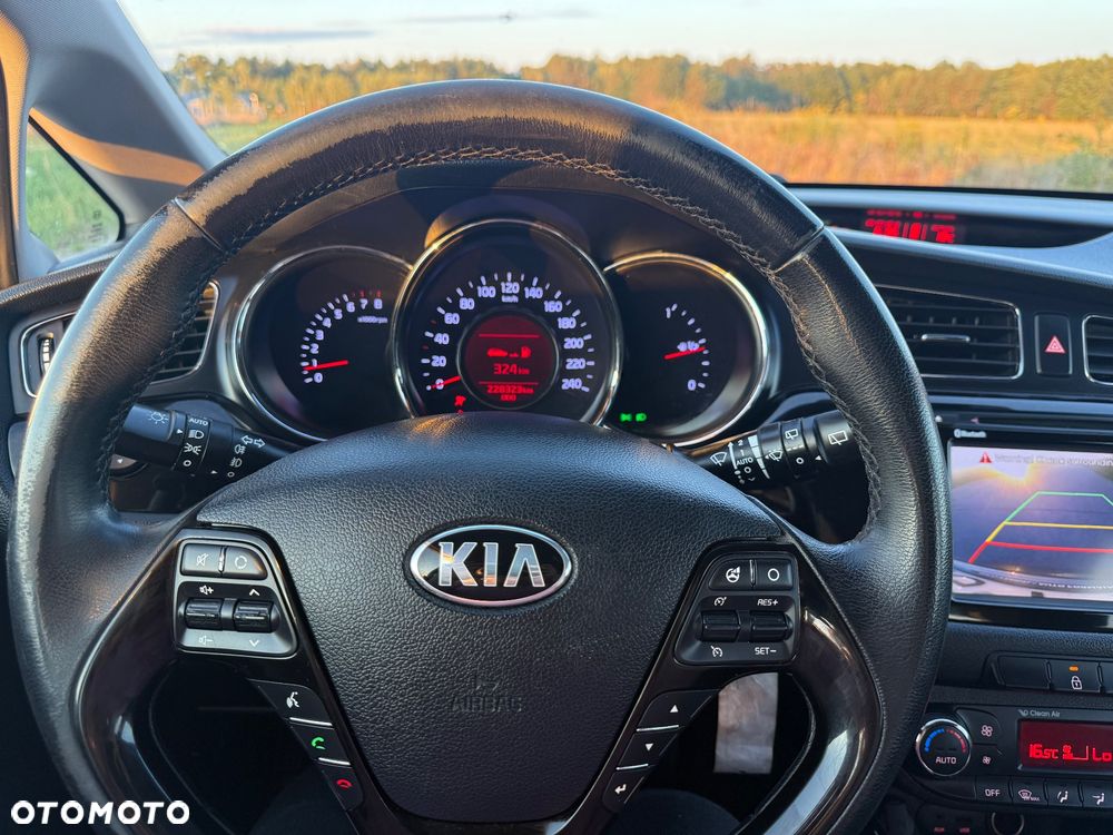 Kia Ceed 1.6 GDI Dream Team Edition - 11