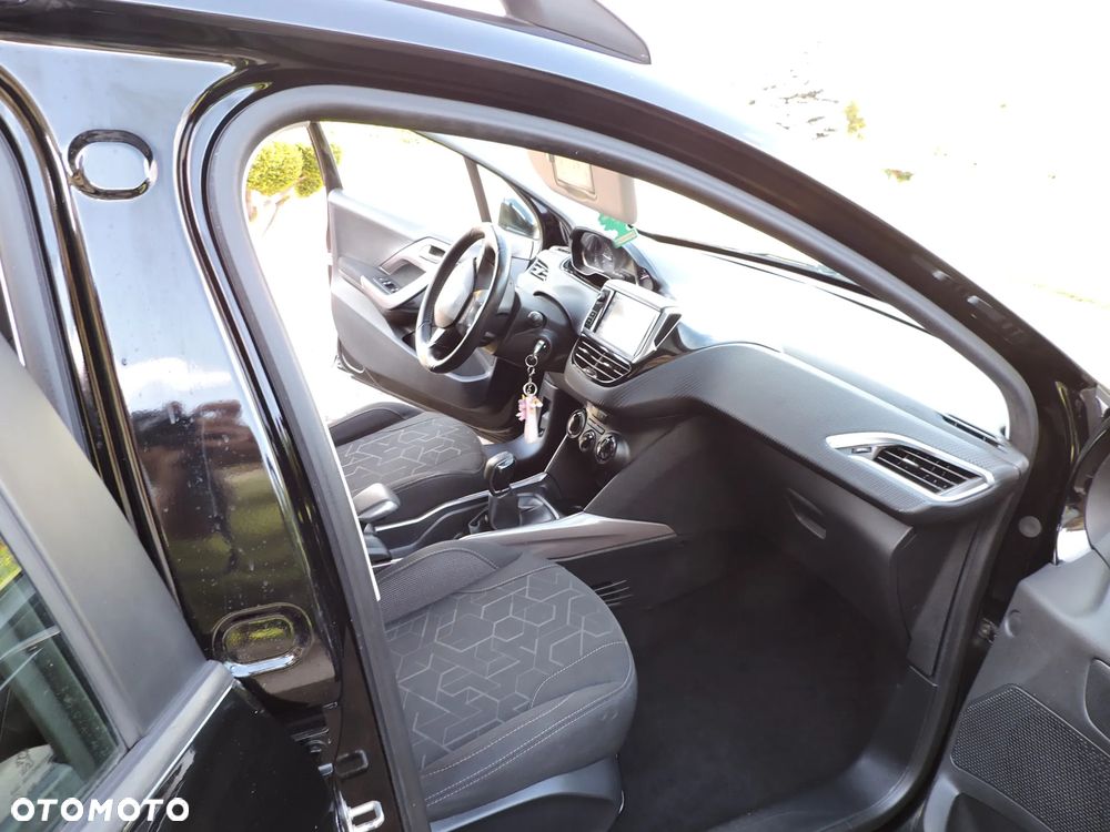 Peugeot 2008 1.2 Pure Tech Active S&S - 17