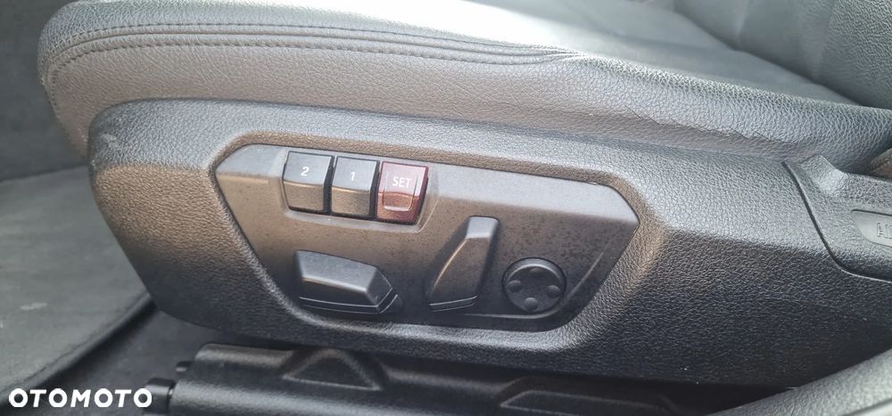 BMW Seria 3 320i Sport Line - 30