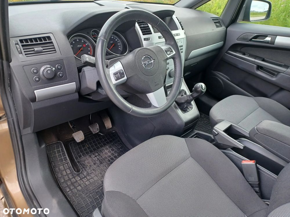 Opel Zafira 1.6 ecoFLEX Family - 24