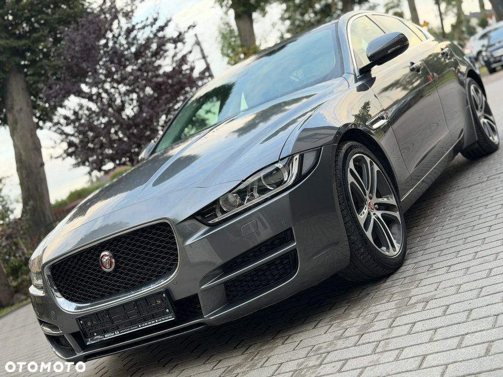 Jaguar XE 2.0 D Portfolio - 18