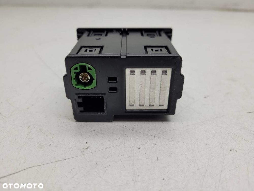 GNIAZDO USB AUX 81A035736 AUDI A6 C7 2018 EUROPA - 3