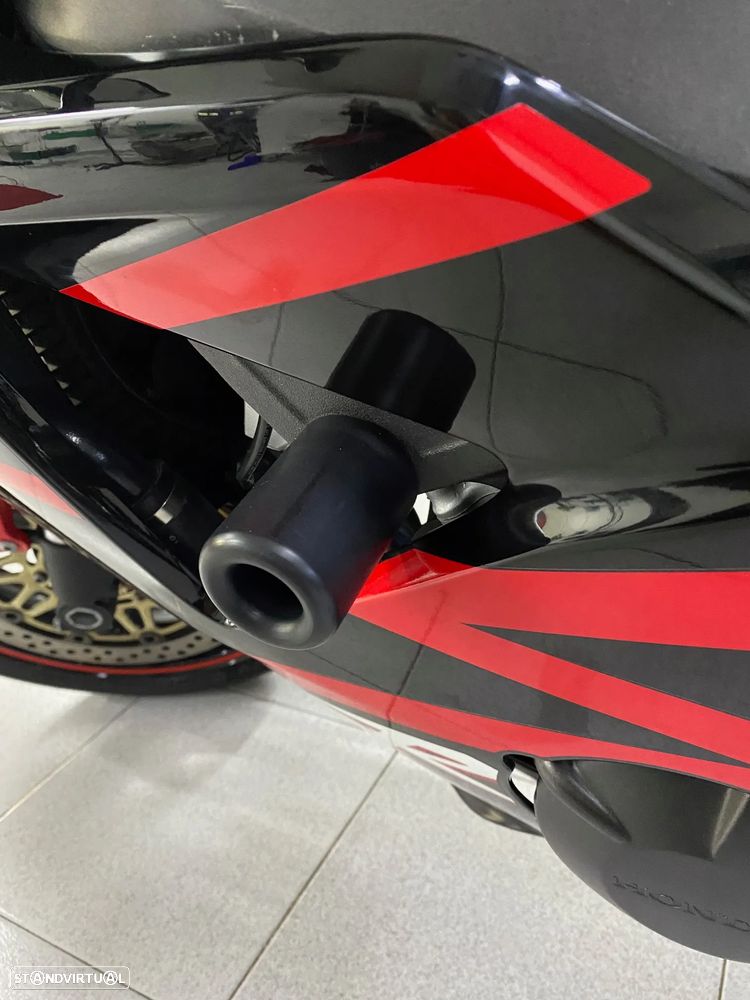 Honda CBR CBR 954 Fireblade - 11