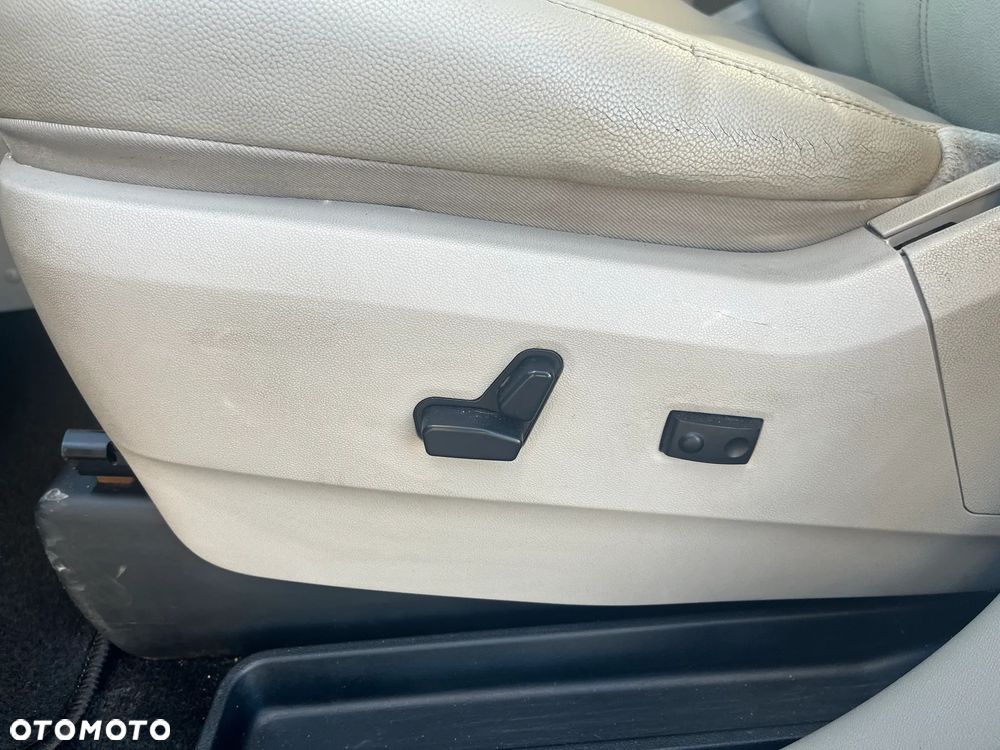 Chrysler Town & Country 3.6 Limited - 9