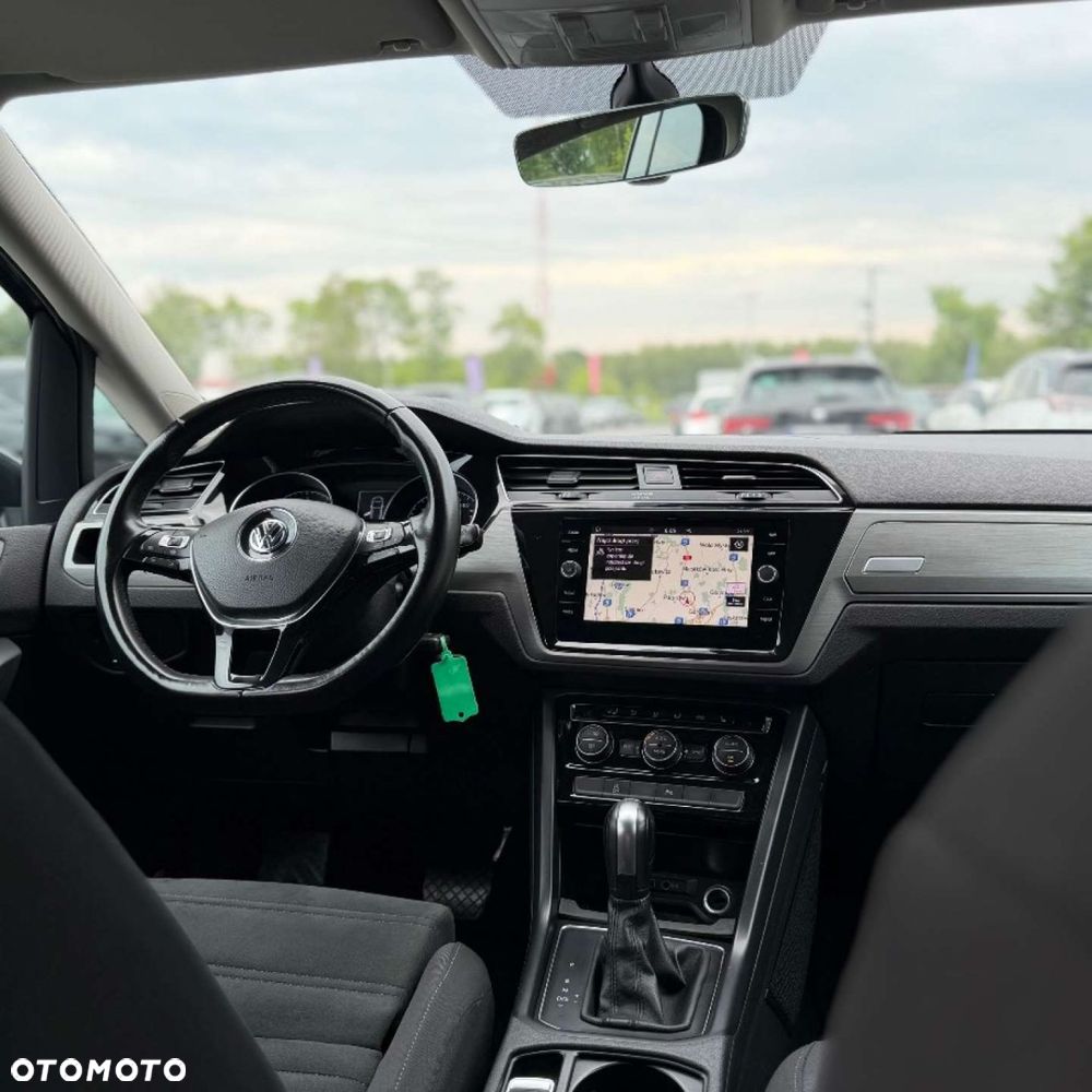 Volkswagen Touran - 22