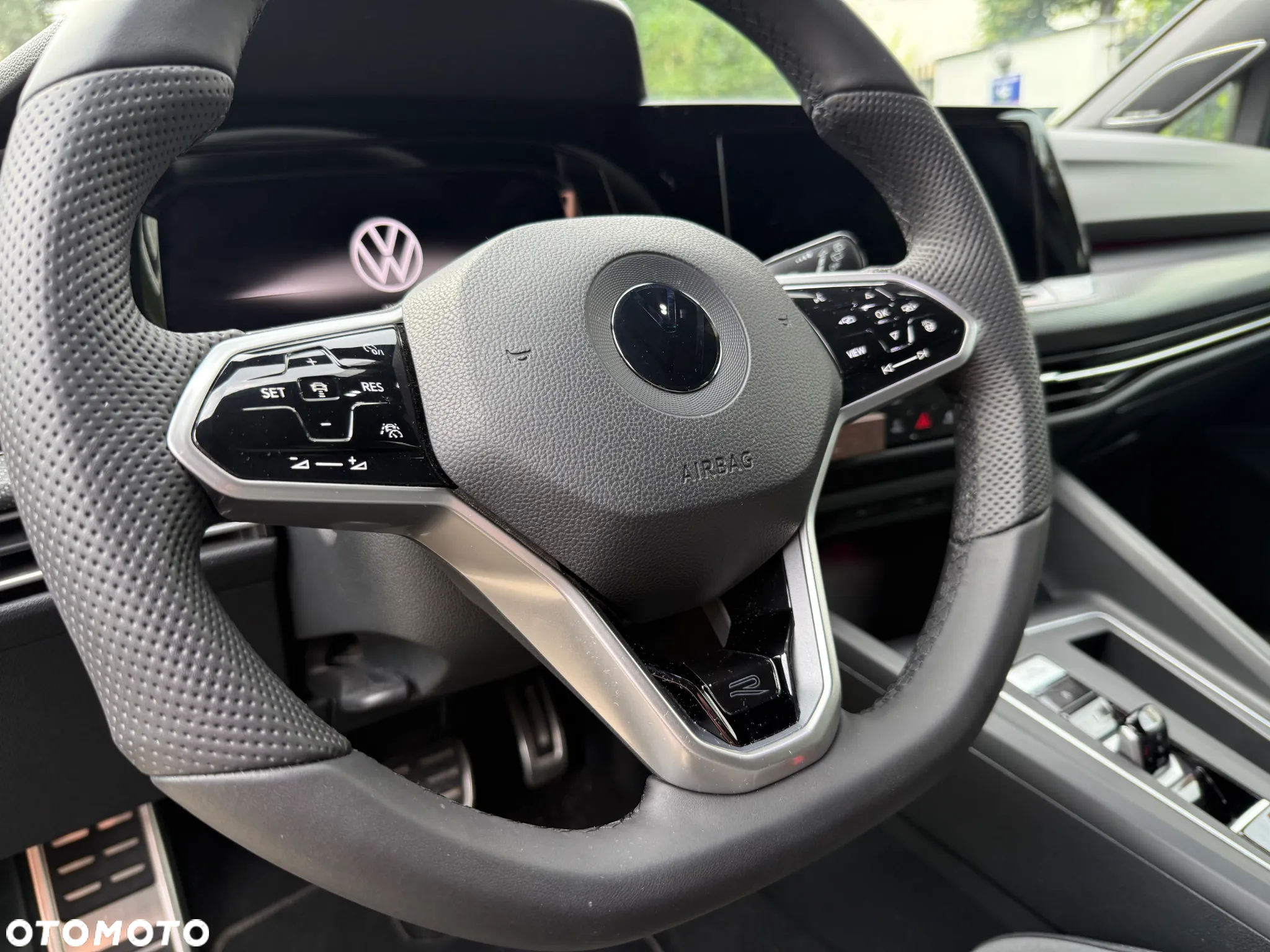 Volkswagen Golf VIII 2.0 TDI R-Line DSG - 23