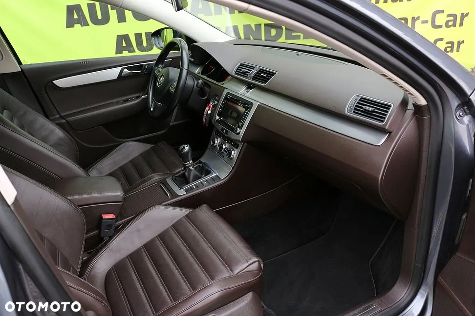 Volkswagen Passat 2.0 TDI Highline - 13