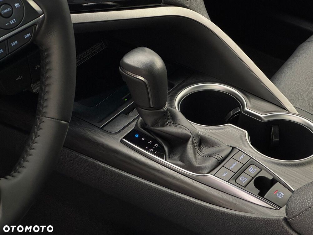 Toyota Camry 2.5 Hybrid Executive CVT - 9