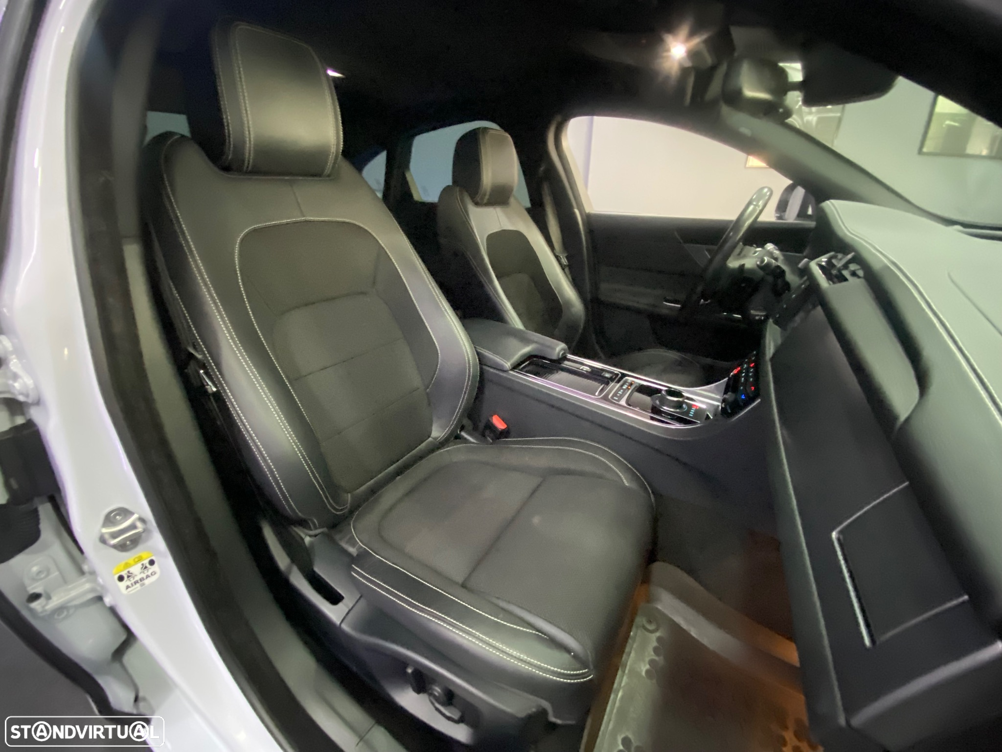 Jaguar XF 20d Aut. R-Sport - 28