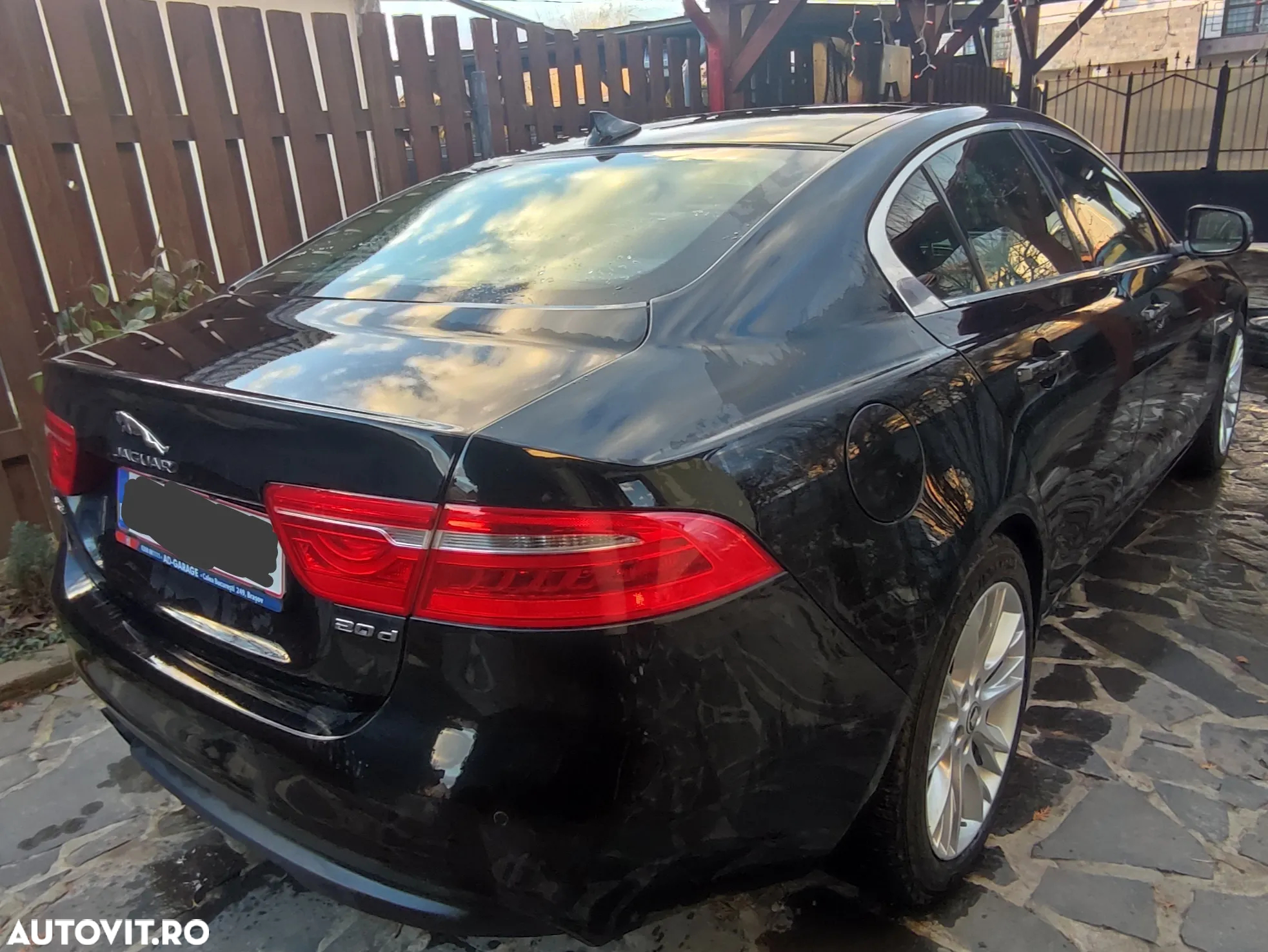 Jaguar XE 2.0 Prestige - 8
