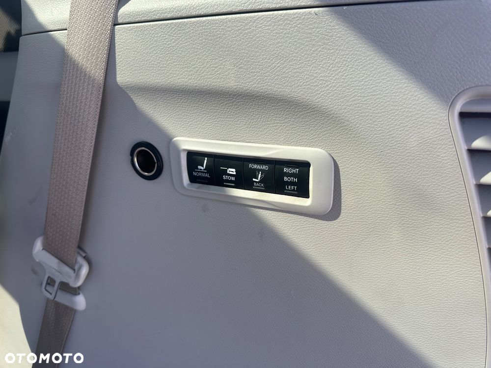 Chrysler Pacifica - 15