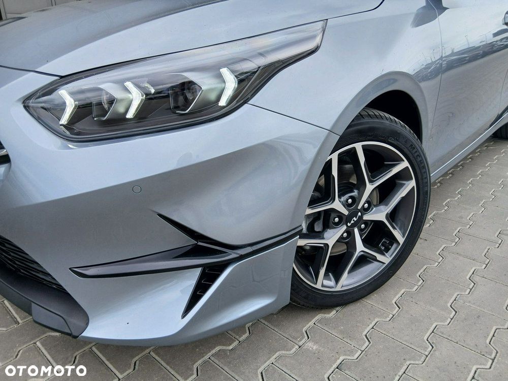 Kia Ceed - 11