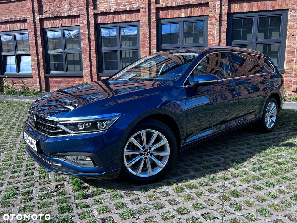 Volkswagen Passat - 1