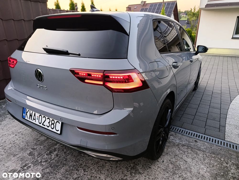 Volkswagen Golf - 6