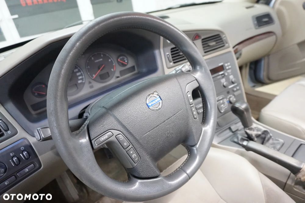 Volvo V70 D5 Comfort - 17