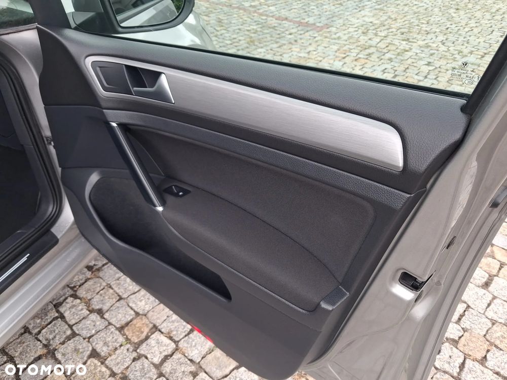 Volkswagen Golf - 22